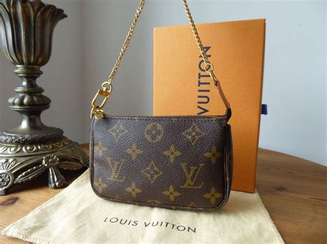 louis vuitton mini pouchette accessories.